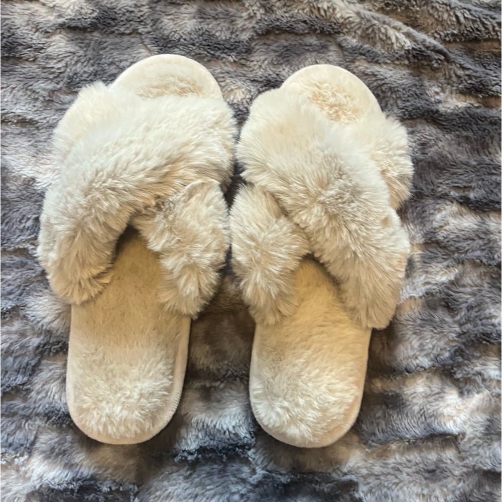 Fuzzy grey slippers